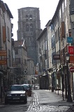 Rue du Marché et La Collégiale Notre Dame