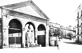 Halle et monument aux morts